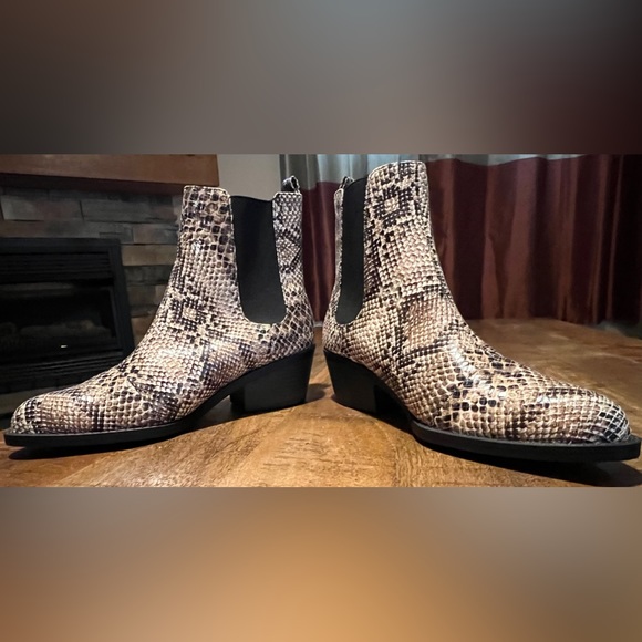NWOT Monki Women’s faux snakeskin ankle boots 7.5 - Picture 15 of 16